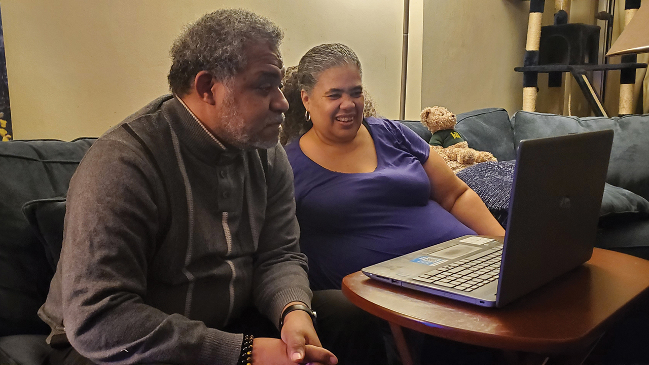 Anita and Peter Castle interact with other participants Jan. 14 during a Grace and Peace Mennonite Church Thursday night Bible study. — Amber Castle