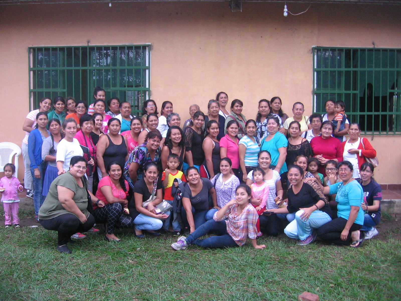 Retiro de mujeres de las iglesias menonitas en Bolivia.