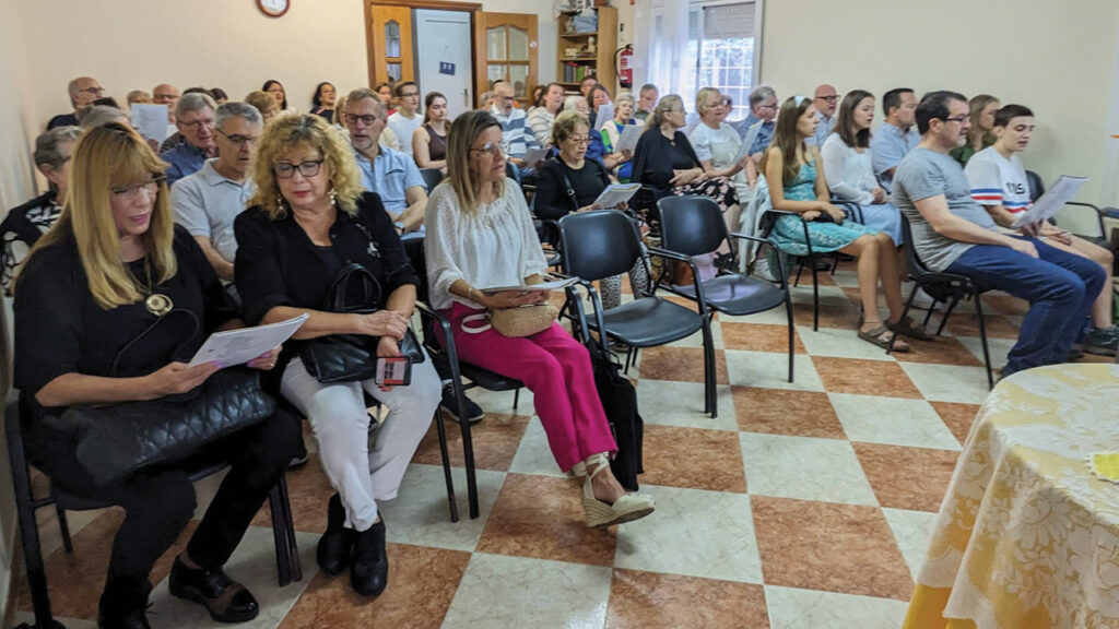 Representatives at the European Leadership Mennonite Conference worship Oct. 15 at Comunidad Menonita de Barcelona. — José Arrais/MWC