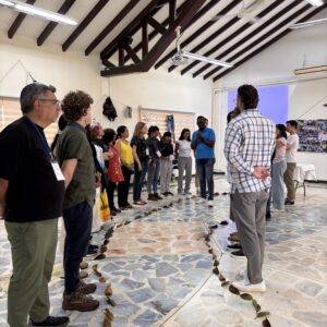 Participantes del encuentro de migración. Foto por Jonathan Minchala Flores