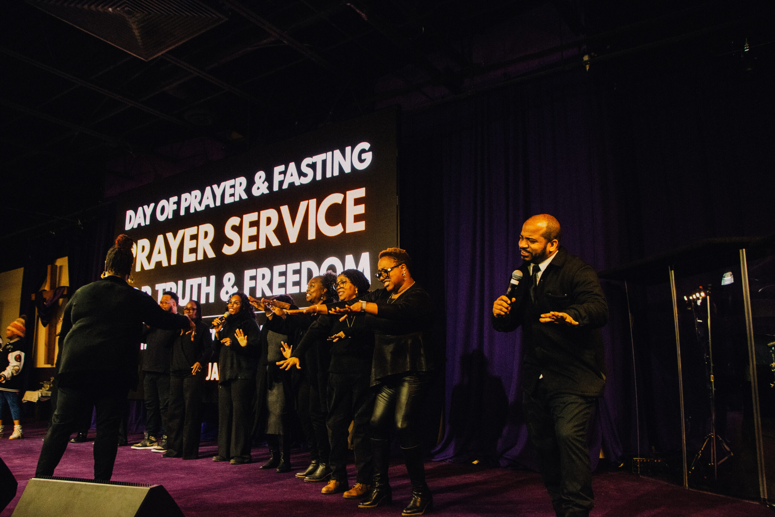 A choir sings during a service, “Prayer for Truth and Freedom,” Jan 23. — Juan Moya/AW